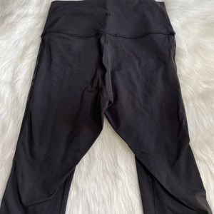 Lululemon capri leggings with mesh going up the sides